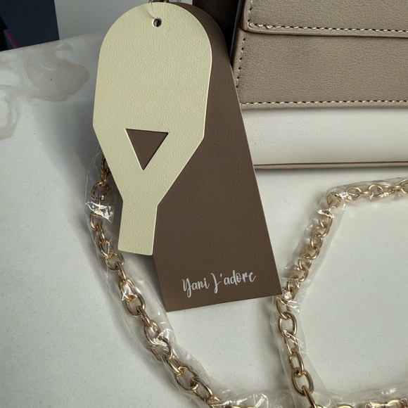 Yani J’adore Chic Beige and White Crossbody Bag NWT - Picture 3 of 6